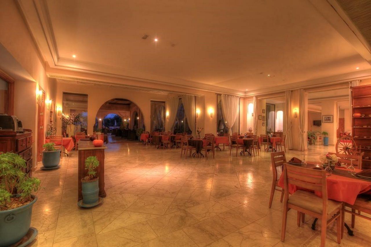 Villa Marco Au Jardin Des Senteurs El Ain Exterior photo